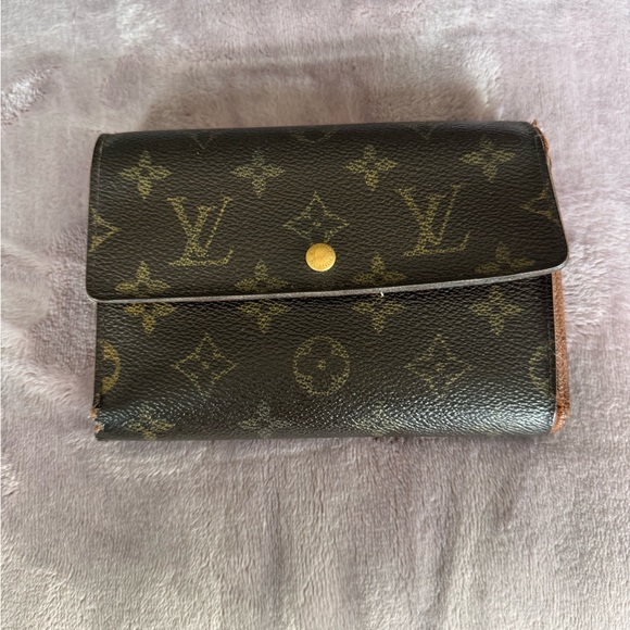 Louis Vuitton Wallet Authentic - Picture 1 of 8